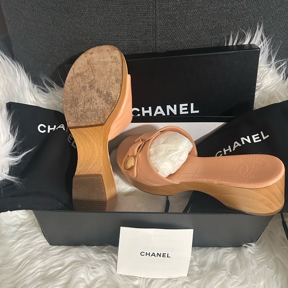 Chanel Vintage Leather and Wood Slides in Peach Color-size 7.5 - Picture 13 of 15